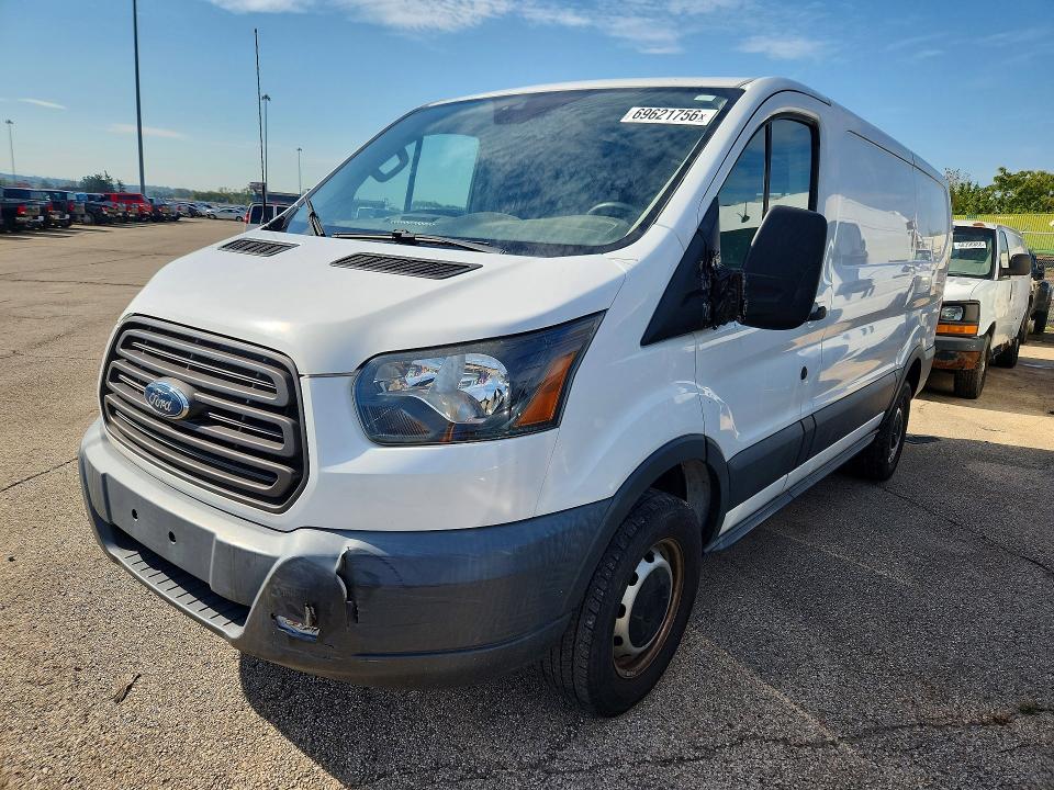 69621756 :رقم المزاد ، 1FTYR1YM2GKB24033 vin ، 2016 Ford Transit مزاد بيع