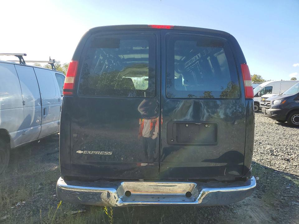 72186926 :رقم المزاد ، 1GCGG25C581145484 vin ، 2008 Chevrolet Express G2500 مزاد بيع
