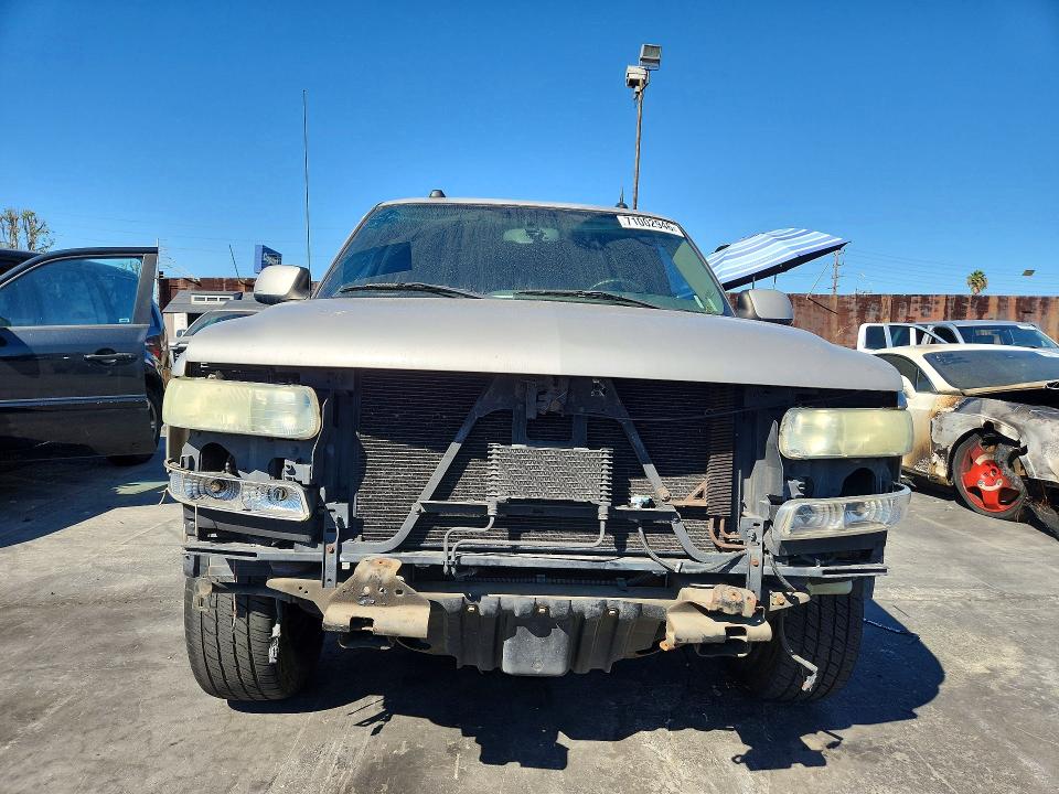 71002946 :رقم المزاد ، 1GNEC13T74R273910 vin ، 2004 Chevrolet Tahoe مزاد بيع
