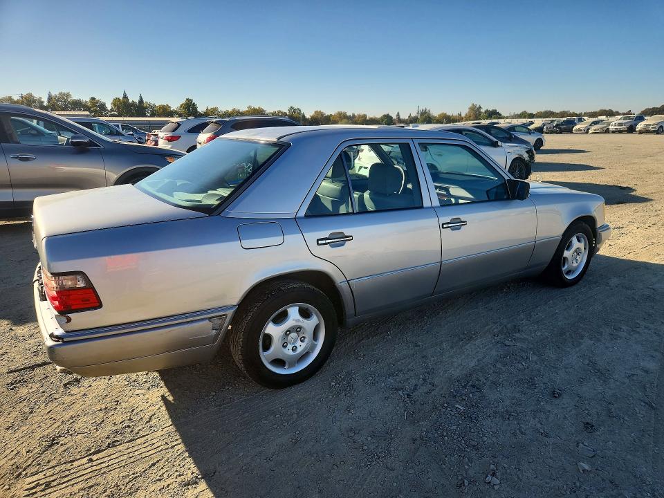 73358216 :رقم المزاد ، WDBEA32E6SC229442 vin ، 1995 Mercedes-benz E مزاد بيع
