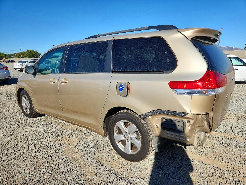 71502826 :رقم المزاد ، 5TDKK3DC8ES406895 vin ، 2014 Toyota Sienna مزاد بيع