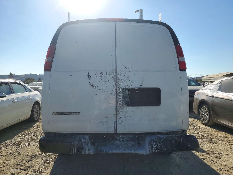 72246026 :رقم المزاد ، 1GCWGAFG3L1145225 vin ، 2020 Chevrolet Express G2500 مزاد بيع