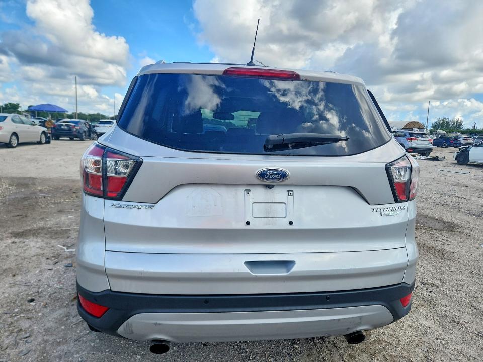 71462656 :رقم المزاد ، 1FMCU0J96HUA57995 vin ، 2017 Ford Escape مزاد بيع