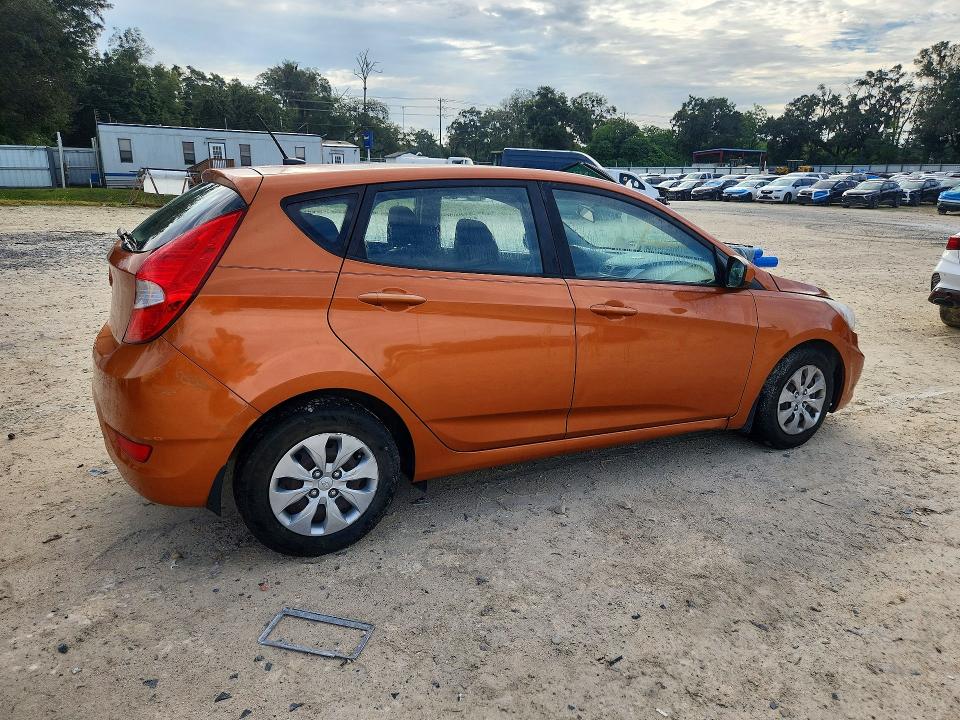 2017 Hyundai Accent მანქანა იყიდება აუქციონზე, vin: KMHCT5AE5HU327862, აუქციონის ნომერი: 70894926