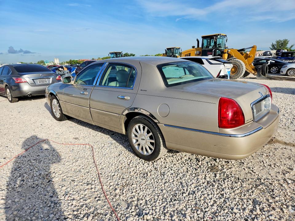 70602266 :رقم المزاد ، 1LNHM81W26Y644422 vin ، 2006 Lincoln Town Car مزاد بيع