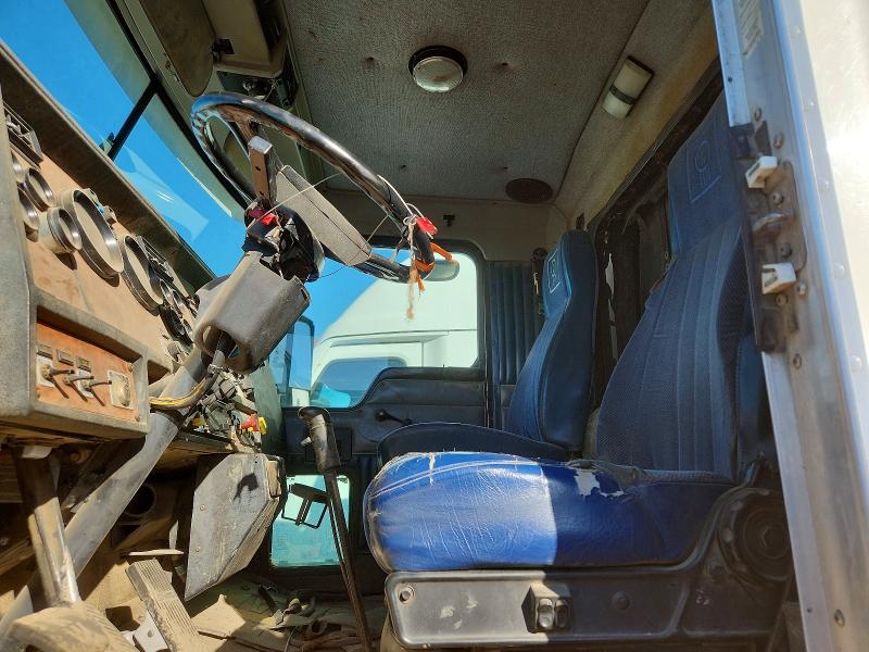 Продажа на аукционе авто 2000 Kenworth Construction, vin: 3WKAD69X0YF831010, номер лота: 71761666