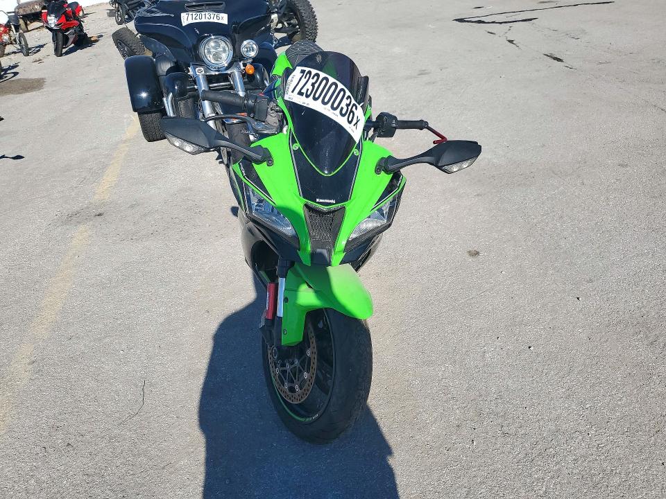 72300036 :رقم المزاد ، JKAZXCR1XHA005044 vin ، 2017 Kawasaki Zx1000 مزاد بيع