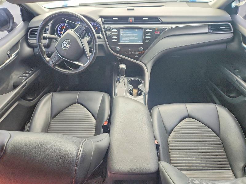 70261416 :رقم المزاد ، 4T1B11HK6KU822195 vin ، 2019 Toyota Camry مزاد بيع
