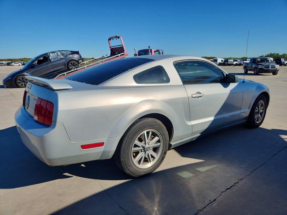 2005 Ford Mustang მანქანა იყიდება აუქციონზე, vin: 1ZVFT80N355249461, აუქციონის ნომერი: 69071036