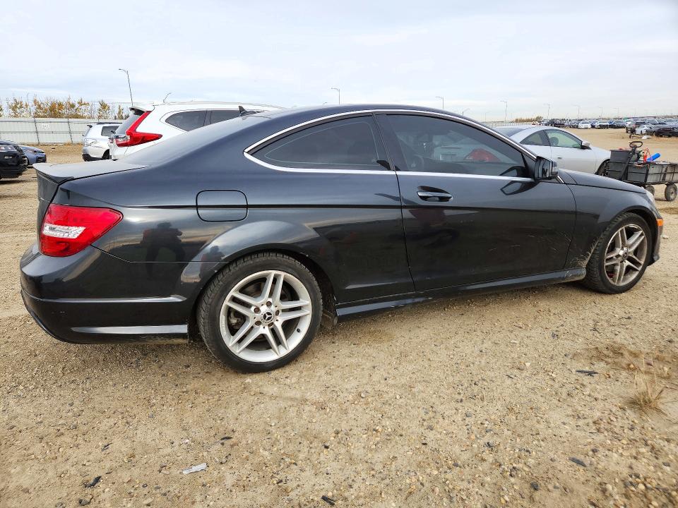2013 Mercedes-benz C მანქანა იყიდება აუქციონზე, vin: WDDGJ4HB8DG012070, აუქციონის ნომერი: 73524996