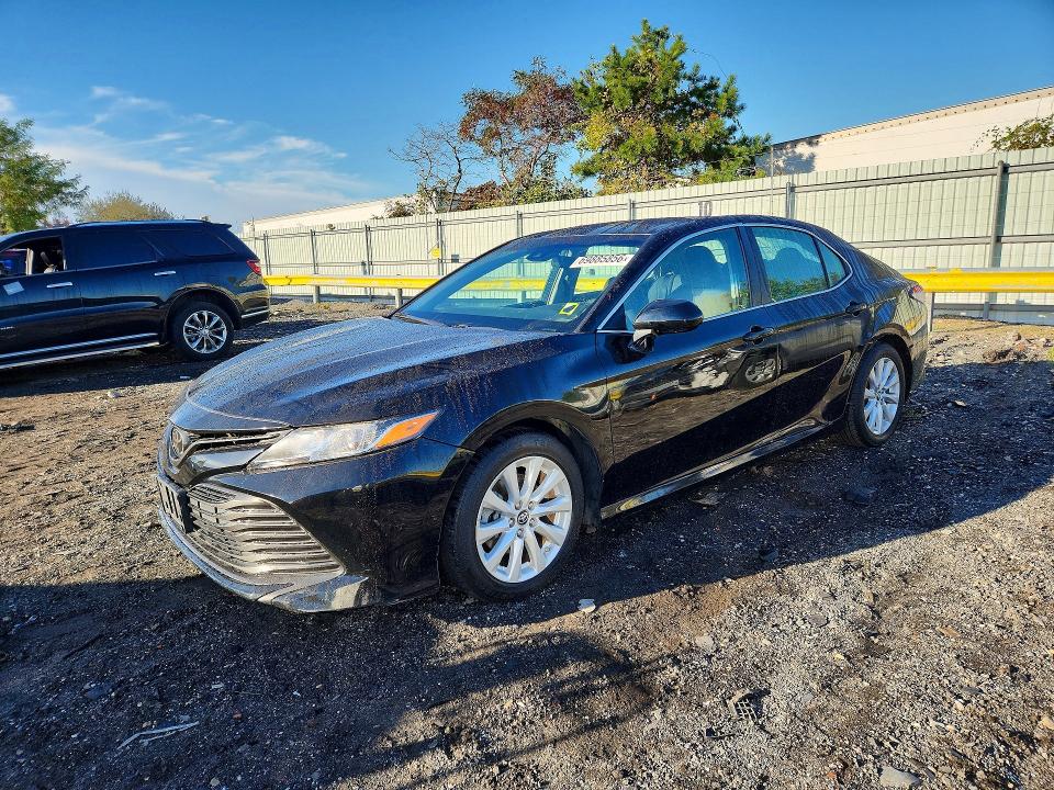 Продаж на аукціоні авто 2018 Toyota Camry, vin: 4T1B11HK8JU646099, номер лоту: 69885856