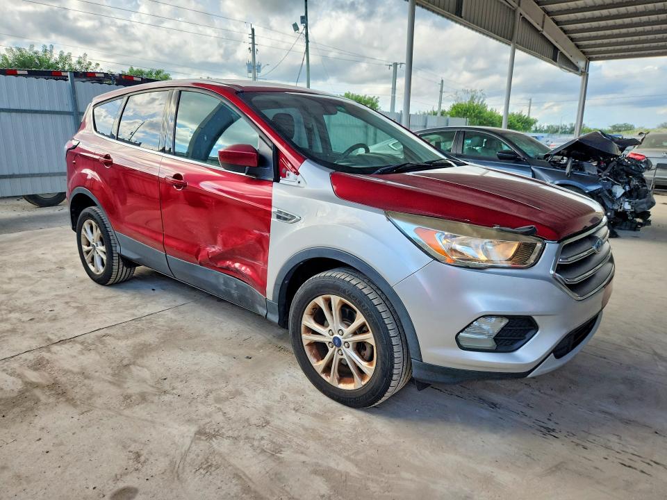 71961756 :رقم المزاد ، 1FMCU0GD9HUE86785 vin ، 2017 Ford Escape مزاد بيع