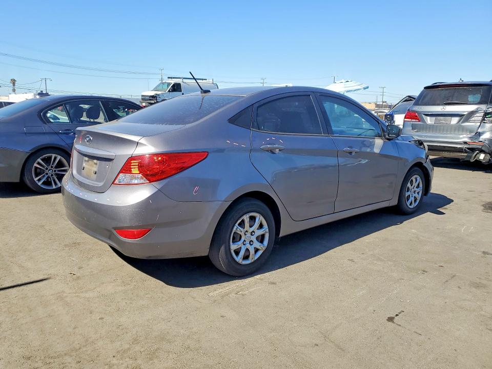 2013 Hyundai Accent მანქანა იყიდება აუქციონზე, vin: KMHCT4AE8DU523864, აუქციონის ნომერი: 71607536