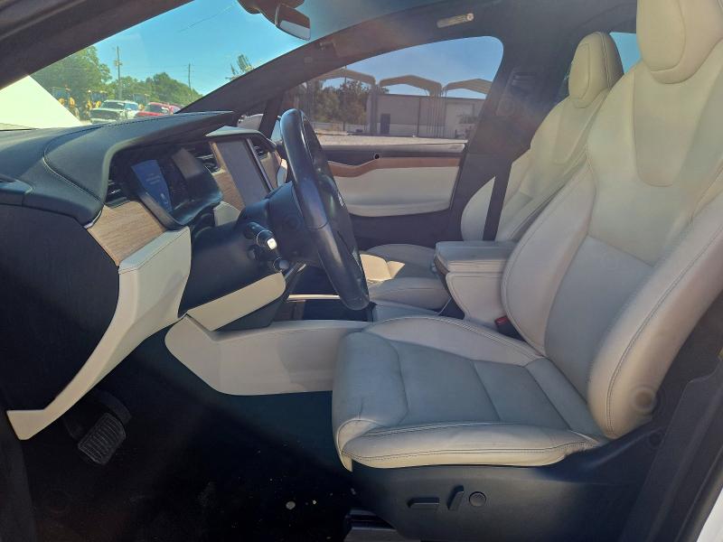 70988666 :رقم المزاد ، 5YJXCDE24LF299425 vin ، 2020 Tesla Model X مزاد بيع