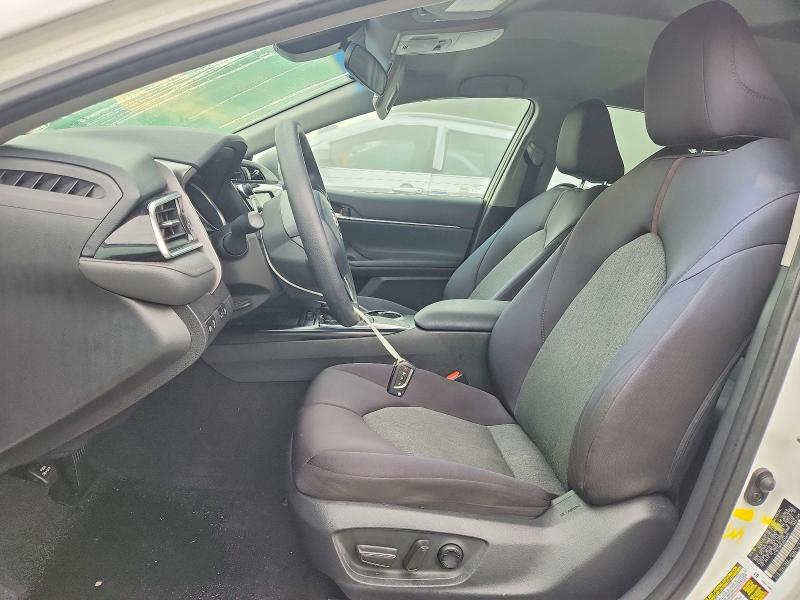 71402166 :رقم المزاد ، 4T1B11HK8JU570870 vin ، 2018 Toyota Camry مزاد بيع
