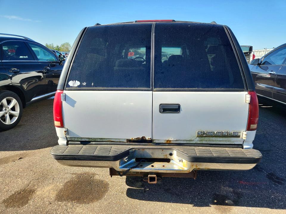 73394746 :رقم المزاد ، 3GNEC16R8XG261267 vin ، 1999 Chevrolet Suburban مزاد بيع