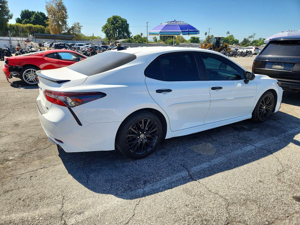 71373336 :رقم المزاد ، 4T1G11AK5NU022198 vin ، 2022 Toyota Camry مزاد بيع
