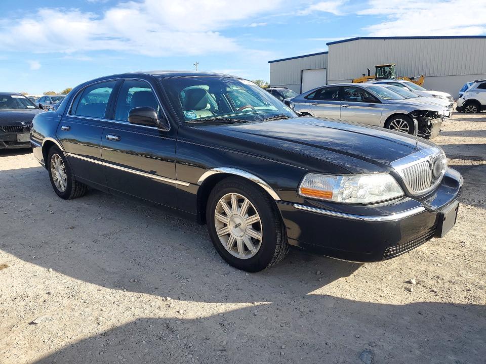 Продажа на аукционе авто 2011 Lincoln Town Car, vin: 2LNBL8CV1BX764624, номер лота: 73149606