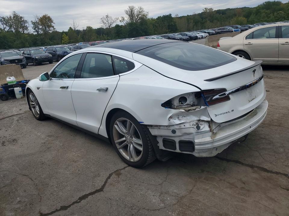 2013 Tesla Model S მანქანა იყიდება აუქციონზე, vin: 5YJSA1DP0DFP17508, აუქციონის ნომერი: 70876146