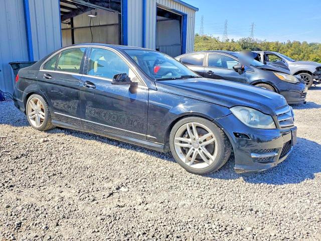Продажа на аукционе авто 2013 Mercedes-benz C, vin: WDDGF8AB9DR254132, номер лота: 71356966