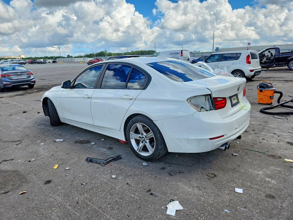 70940646 :رقم المزاد ، WBA3A5C59EJ463381 vin ، 2014 Bmw 328 مزاد بيع
