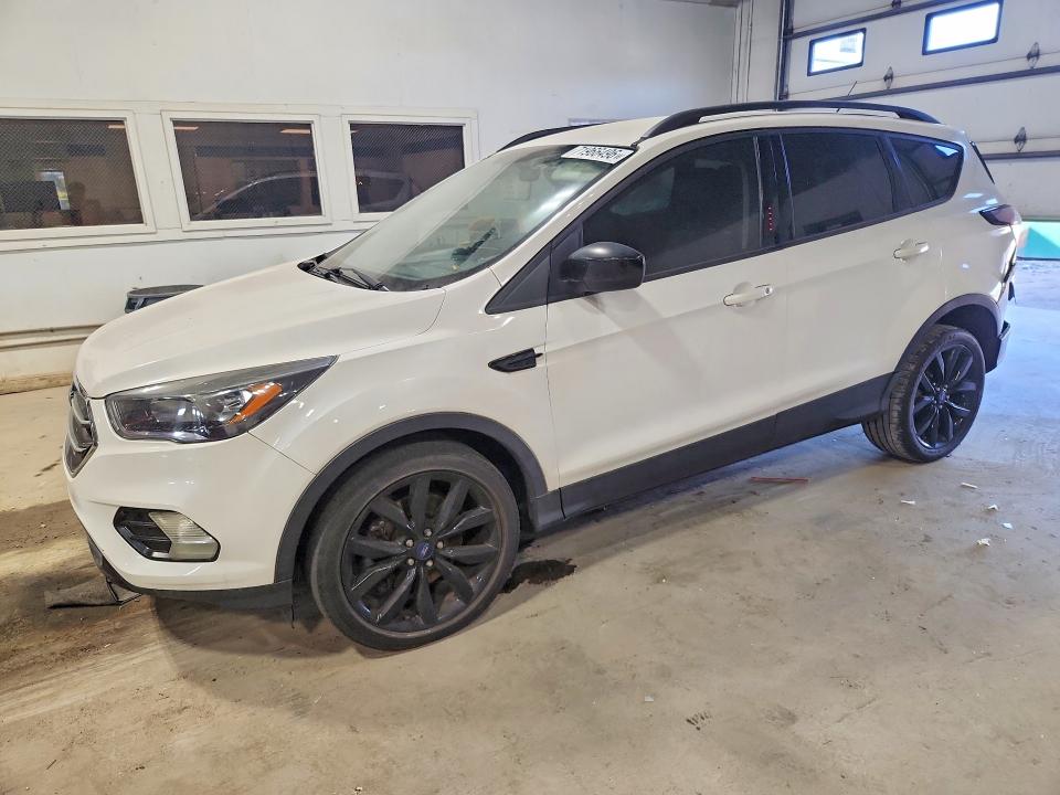 2017 Ford Escape მანქანა იყიდება აუქციონზე, vin: 1FMCU0G94HUE74488, აუქციონის ნომერი: 71966496