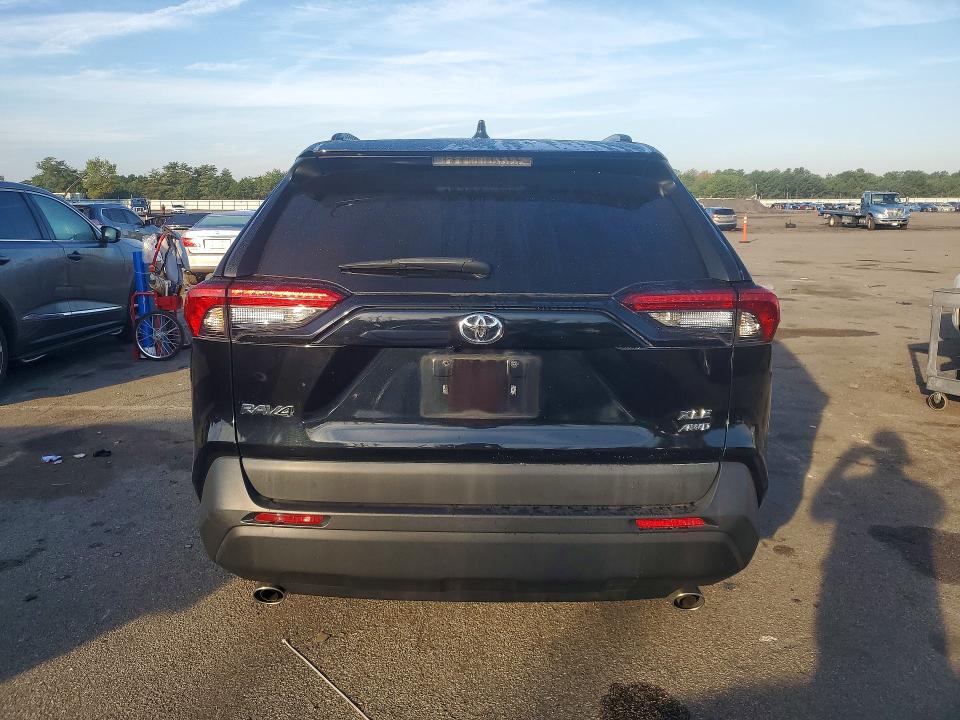 Aukcja sprzedaży 2021 Toyota Rav4, vin: 2T3P1RFV6MC180588, numer aukcji: 70503516