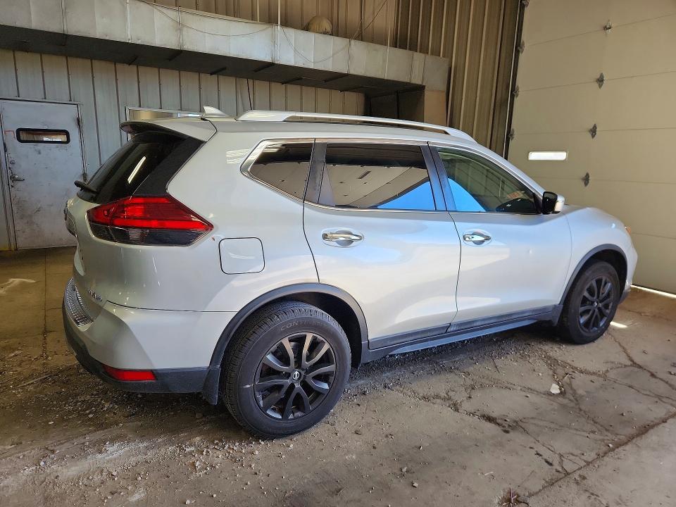 2017 Nissan Rogue მანქანა იყიდება აუქციონზე, vin: 5N1AT2MV4HC896399, აუქციონის ნომერი: 71592336
