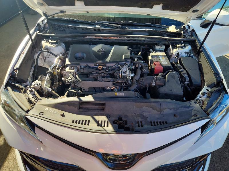 72160756 :رقم المزاد ، 4T1B11HK2JU062636 vin ، 2018 Toyota Camry مزاد بيع