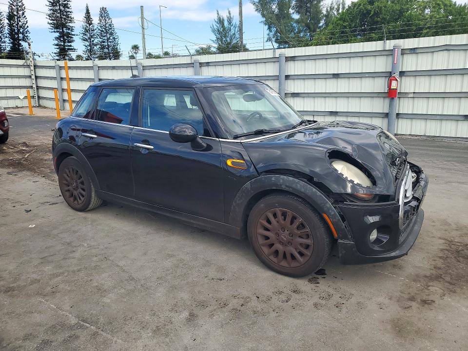 73105656 :رقم المزاد ، WMWXS5C52FT828004 vin ، 2015 Mini Cooper مزاد بيع