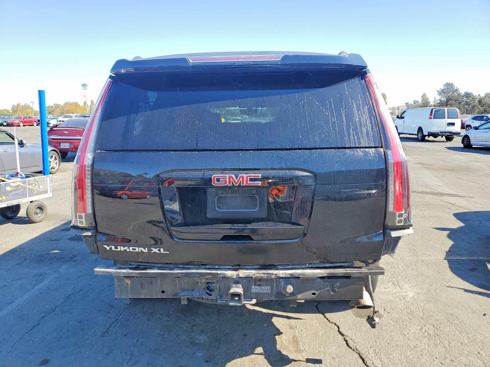 Продажа на аукционе авто 2016 Gmc Yukon Xl, vin: 1GKS1FKCXGR418382, номер лота: 71649156
