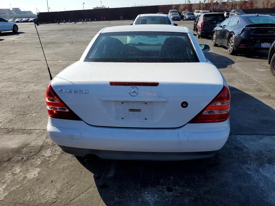 Продажа на аукционе авто 1999 Mercedes-benz Slk, vin: WDBKK47F1XF095145, номер лота: 72365556