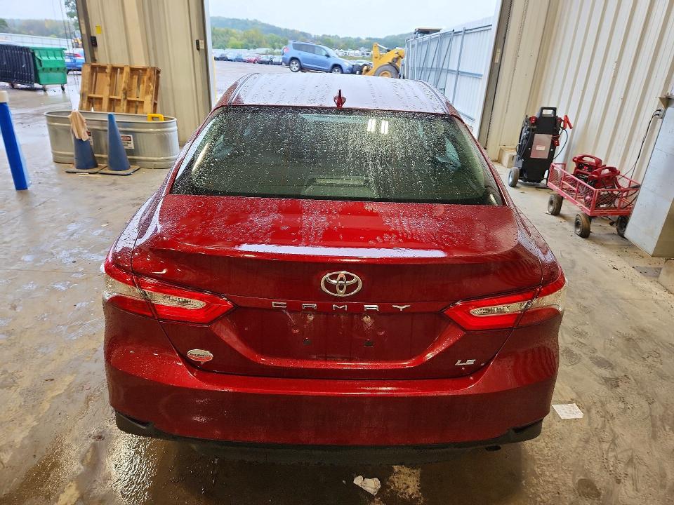 71566826 :رقم المزاد ، 4T1B11HK3KU813020 vin ، 2019 Toyota Camry مزاد بيع