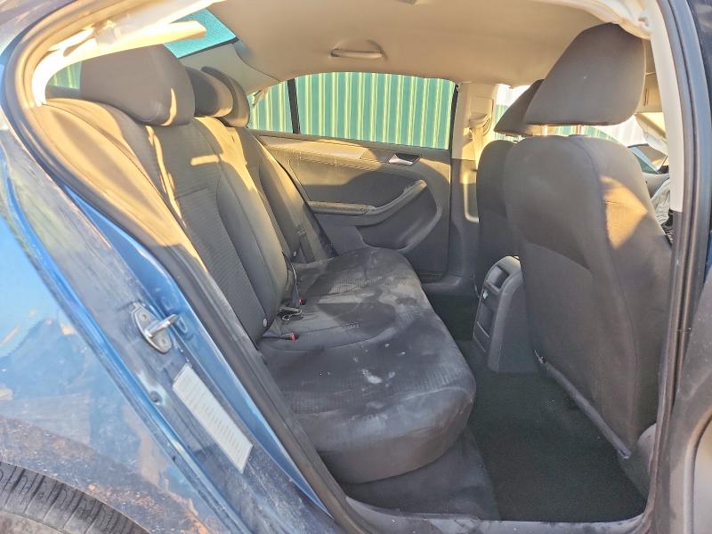 61059536 :رقم المزاد ، 3VWD17AJ1FM257282 vin ، 2015 Volkswagen Jetta مزاد بيع