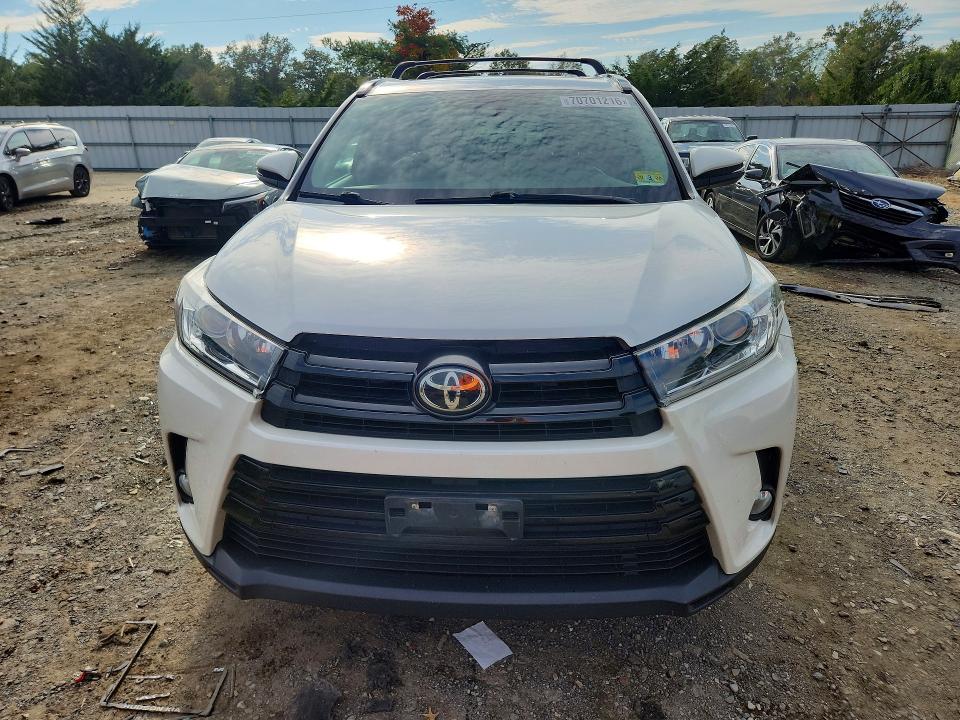 2017 Toyota Highlander მანქანა იყიდება აუქციონზე, vin: 5TDJZRFH5HS386239, აუქციონის ნომერი: 70701216