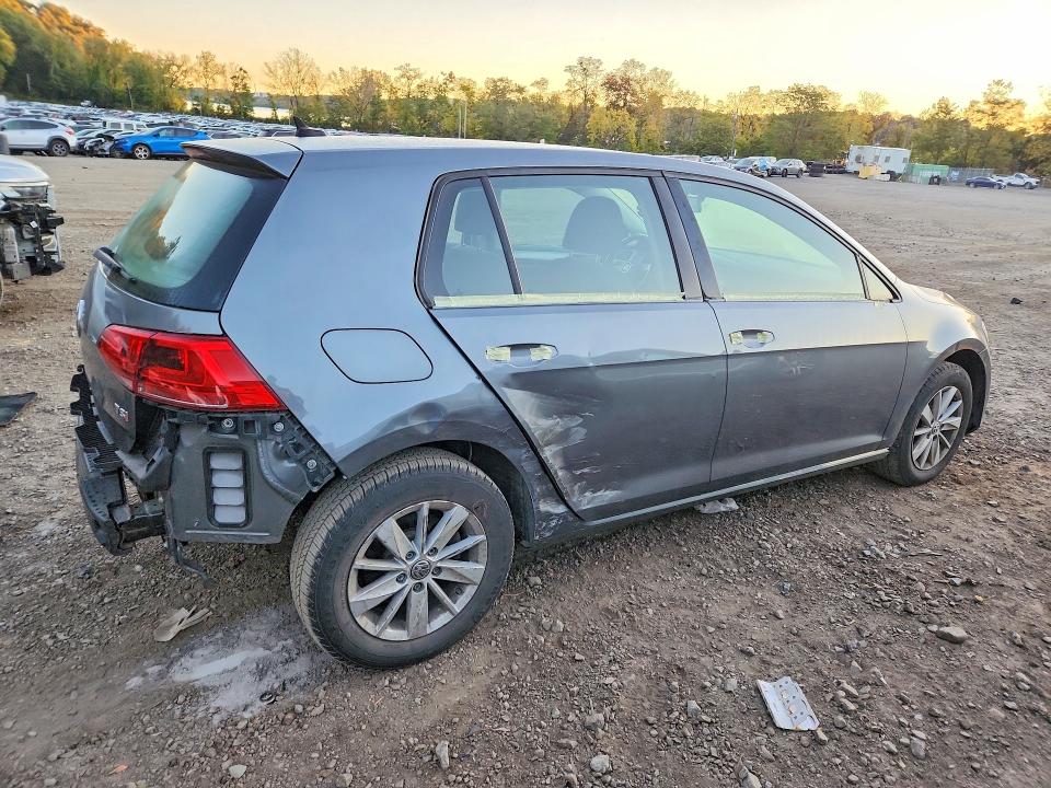 70524426 :رقم المزاد ، 3VW117AUXHM044685 vin ، 2017 Volkswagen Golf مزاد بيع