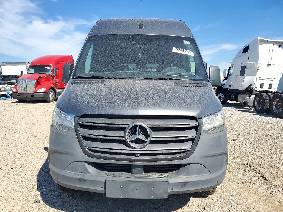71801286 :رقم المزاد ، W1Z4EFHY3KP196419 vin ، 2019 Mercedes-benz Sprinter مزاد بيع