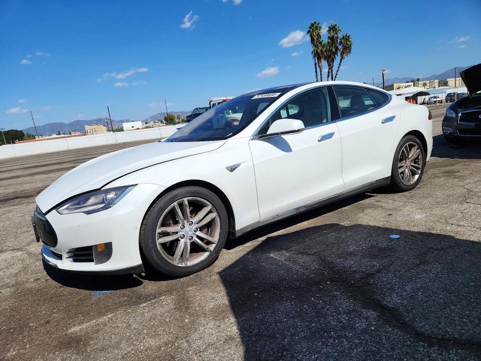 Продажа на аукционе авто 2015 Tesla Model S, vin: 5YJSA1S20FF085264, номер лота: 72958666
