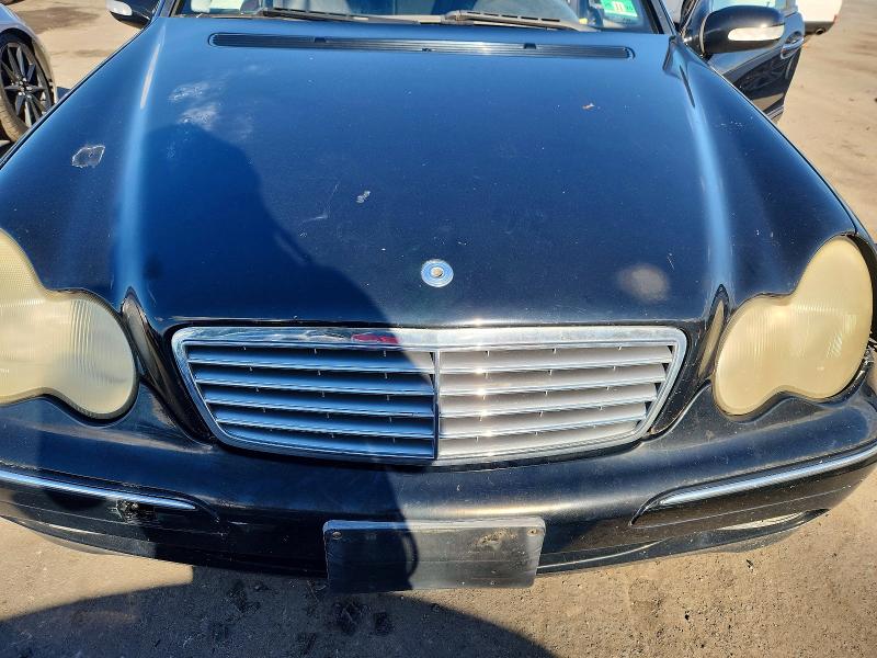 71756766 :رقم المزاد ، WDBRF81J64F443332 vin ، 2004 Mercedes-benz C مزاد بيع