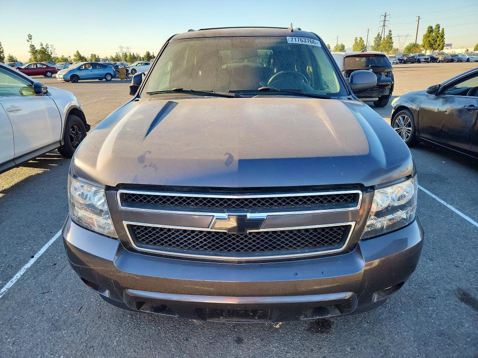 2010 Chevrolet Suburban მანქანა იყიდება აუქციონზე, vin: 1GNUCJE09AR216439, აუქციონის ნომერი: 71763766