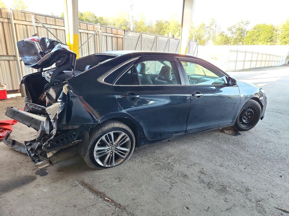 71496566 :رقم المزاد ، 4T1BF1FK2FU001069 vin ، 2015 Toyota Camry مزاد بيع