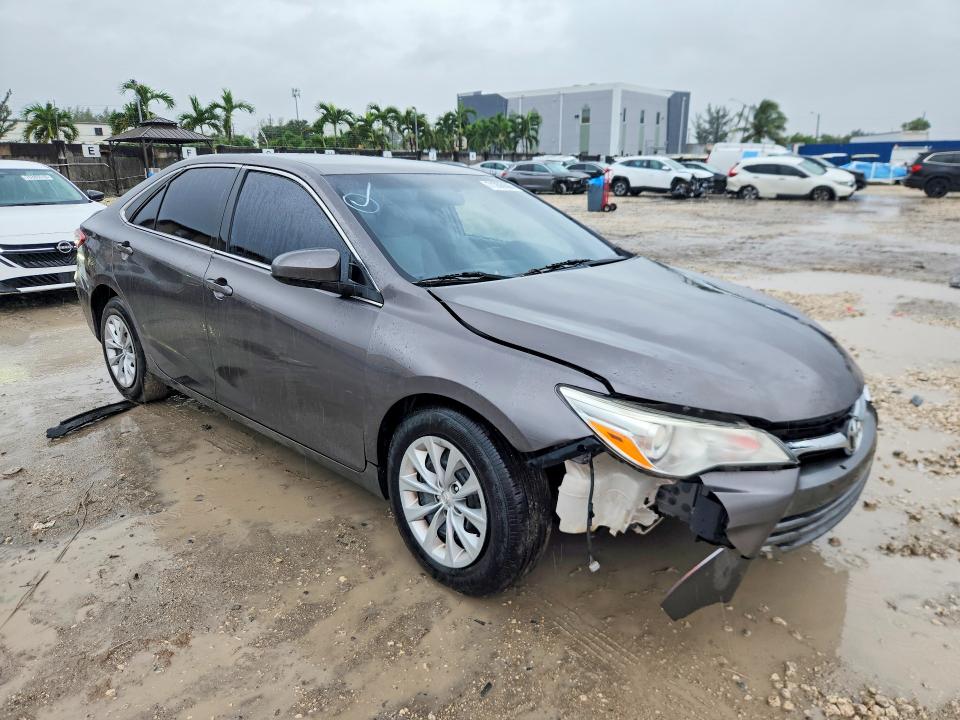 2017 Toyota Camry მანქანა იყიდება აუქციონზე, vin: 4T1BF1FK1HU724379, აუქციონის ნომერი: 71206606