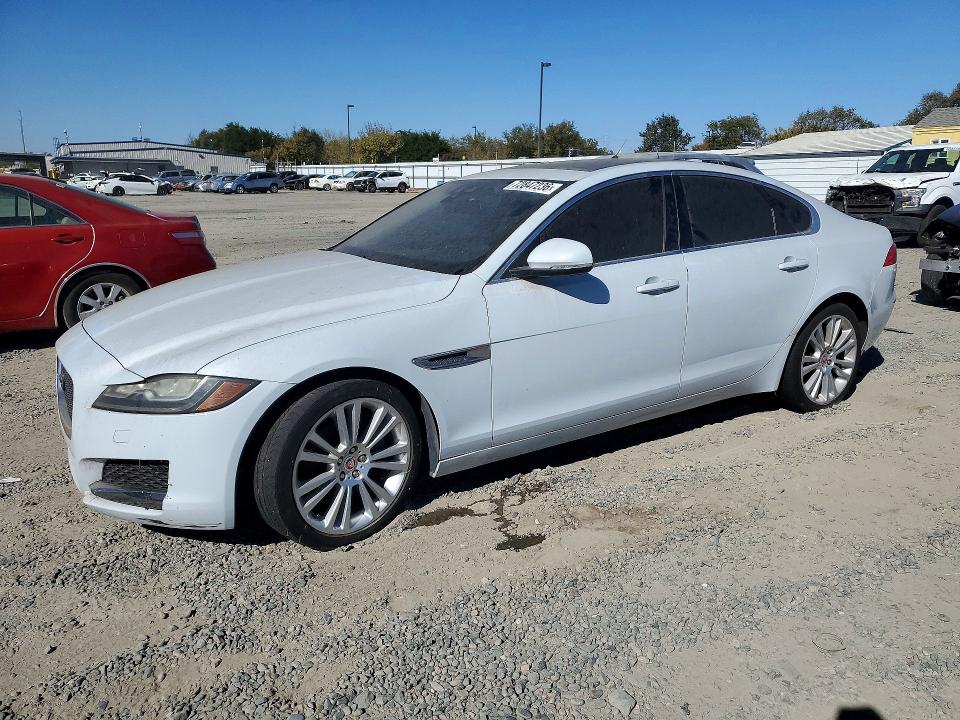 Продаж на аукціоні авто 2017 Jaguar Xf, vin: SAJBE4BN8HCY32479, номер лоту: 72847236