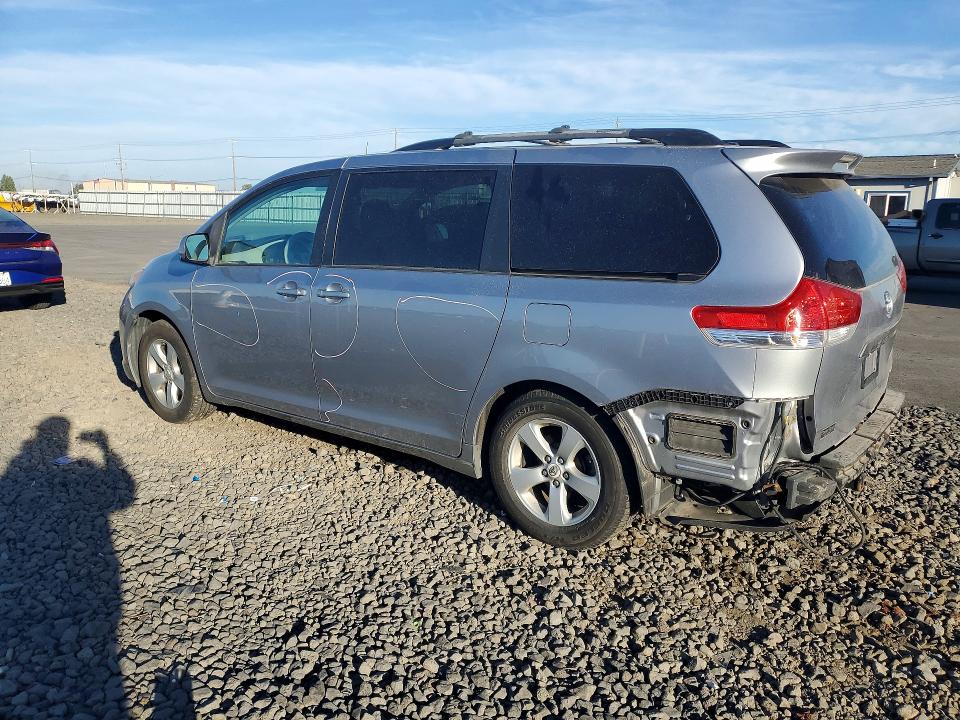 71636556 :رقم المزاد ، 5TDKK3DC7BS170350 vin ، 2011 Toyota Sienna مزاد بيع
