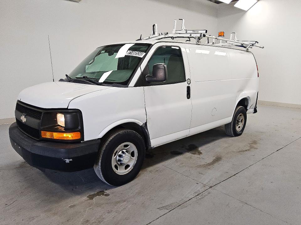 71460556 :رقم المزاد ، 1GCWGFCF0F1151352 vin ، 2015 Chevrolet Express G2500 مزاد بيع