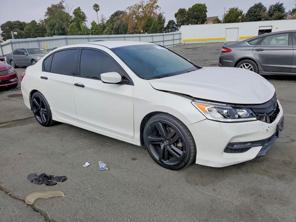 71203966 :رقم المزاد ، 1HGCR2F54HA192838 vin ، 2017 Honda Accord مزاد بيع