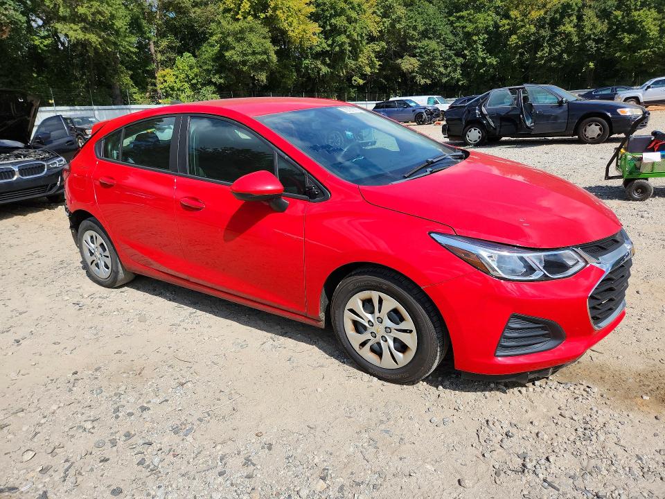70131796 :رقم المزاد ، 3G1BC6SM1KS577417 vin ، 2019 Chevrolet Cruze مزاد بيع