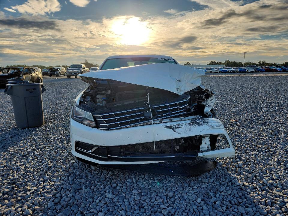 70376496 :رقم المزاد ، 1VWBA7A34JC020482 vin ، 2018 Volkswagen Passat مزاد بيع