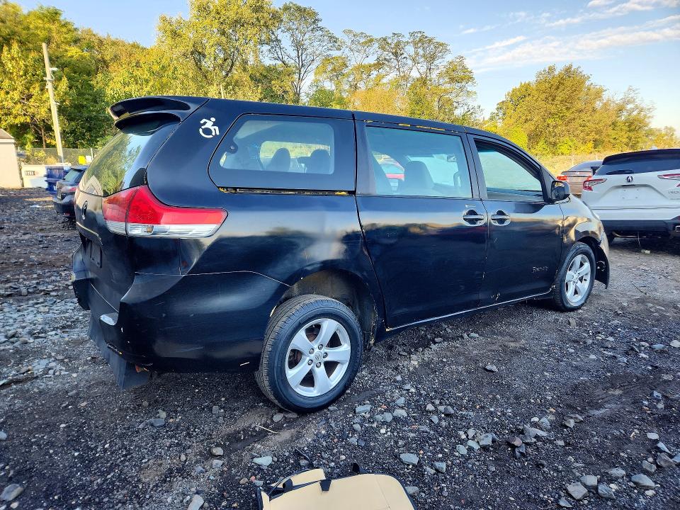 2013 Toyota Sienna მანქანა იყიდება აუქციონზე, vin: 5TDZK3DCXDS289771, აუქციონის ნომერი: 72149466