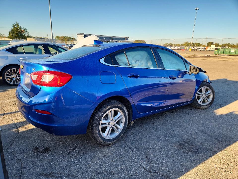 71367136 :رقم المزاد ، 1G1BH5SE4J7239950 vin ، 2018 Chevrolet Cruze مزاد بيع
